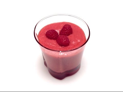 How to Quickly Make a Raspberry Smoothie (HD)